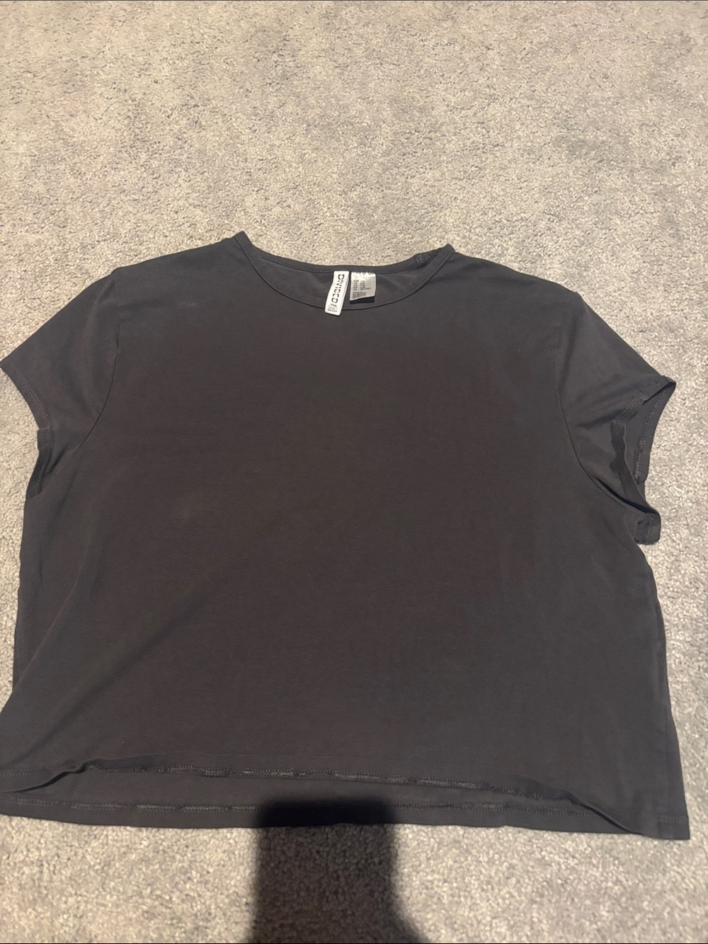 Classic Black Short-Sleeve Crewneck Tee - Brand: DIVIDED